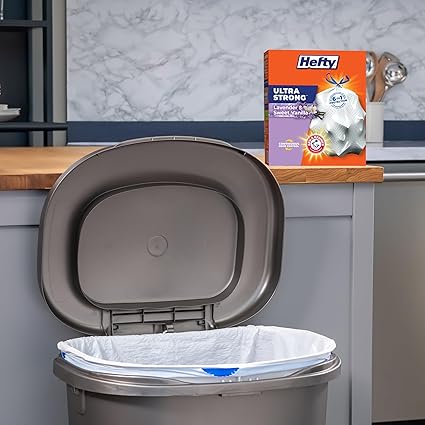 Hefty Ultra Strong 13 Gallon Trash Bags, Tall Kitchen Trash Bags 13 Gallon Size, Drawstring Closure, Continuous Odor Control, White, Lavender and Sweet Vanilla Scent, 110 Bags - 图片 2